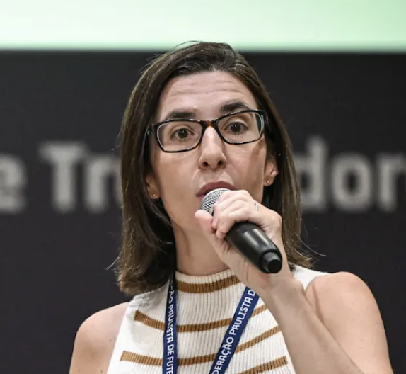 Dra. Júlia Barreira