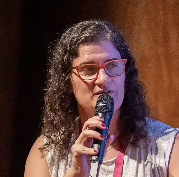 Dra. Larissa Galatti